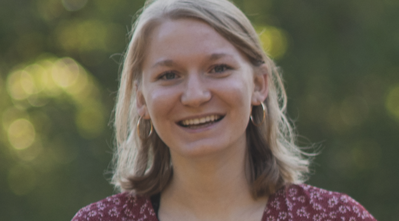photo of woman smiling with shoulder length blonde hair 